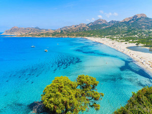 Courants d'Air, LA VILLA CALVI, LA CORSICA TOUCH EN MODE LUXE