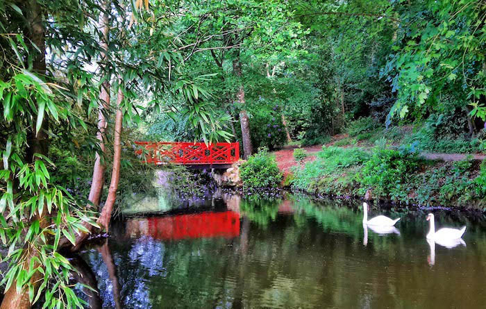 LE PARC DU CHÂTEAU DE CHANTORE, UN ÉCRIN DE VERDURE EN NORMANDIE 