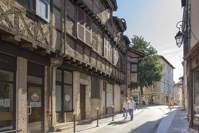 BOURG-EN-BRESSE, ATMOSPHÈRE ET ART DE VIVRE INCOMPARABLE