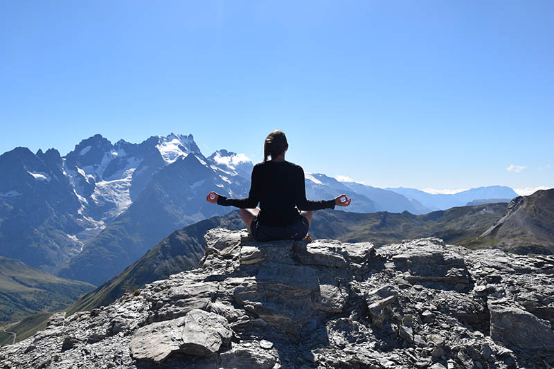 SE RESSOURCER  A LA MONTAGNE, L'ESSENTIEL DU LACHER PRISE