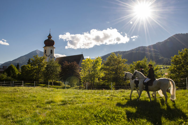 SÉJOURNER AU POSTHOTEL ACHENKIRCH, UN HÔTEL ICONIQUE SITUÉ AU BORD DU LAC D'ACHENSEE, EN AUTRICHE