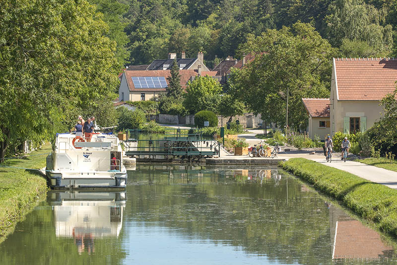 10 CHOSES À SAVOIR SUR LE CANAL DU NIVERNAIS