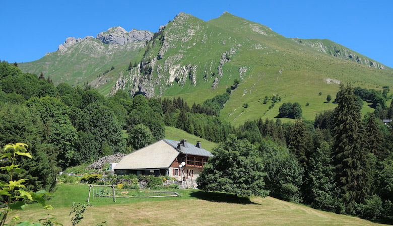 PARTEZ POUR UNE ÉVASION NATURE AU CHALET REFUGE DE BEAUREGARD À PRAZ DE LYS SOMMAND