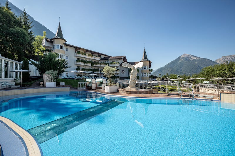 SÉJOURNER AU POSTHOTEL ACHENKIRCH, UN HÔTEL ICONIQUE SITUÉ AU BORD DU LAC D'ACHENSEE, EN AUTRICHE