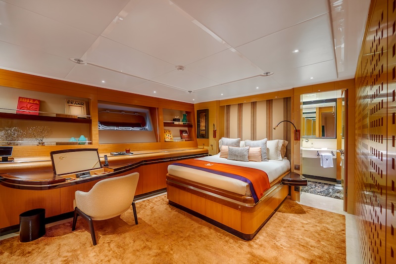 Courants d'Air, JUMEIRAH SIGNE SON ENTR&Eacute;E DANS LE YACHTING AVEC THE MALTESE FALCON