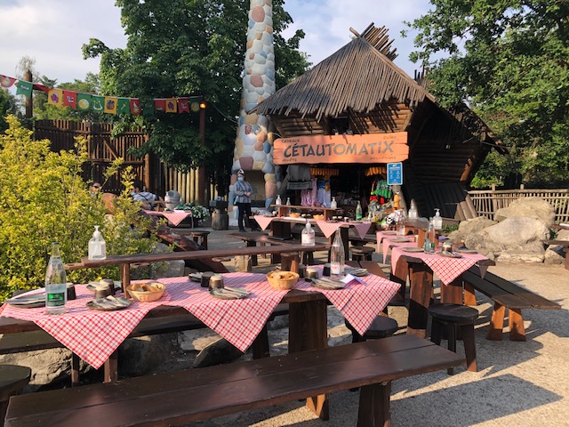 ATTRACTIONS ET BANQUET GAULOIS VOUS ATTENDENT AU PARC ASTERIX !