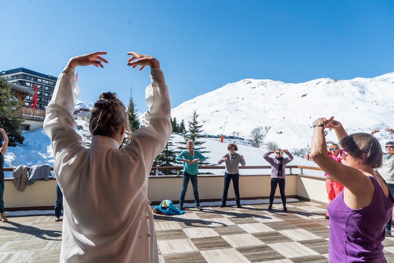 YOGA & MONTAGNE ENNEIGÉE, LE NOUVEAU COMBO GAGNANT AUX MENUIRES