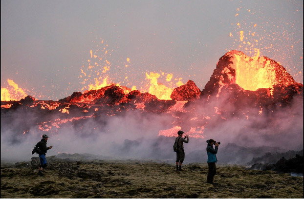 NOUVELLE ÉRUPTION VOLCANIQUE DANS LE SUD-OUEST DE L'ISLANDE