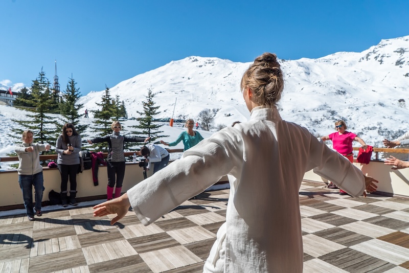 YOGA & MONTAGNE ENNEIGÉE, LE NOUVEAU COMBO GAGNANT AUX MENUIRES