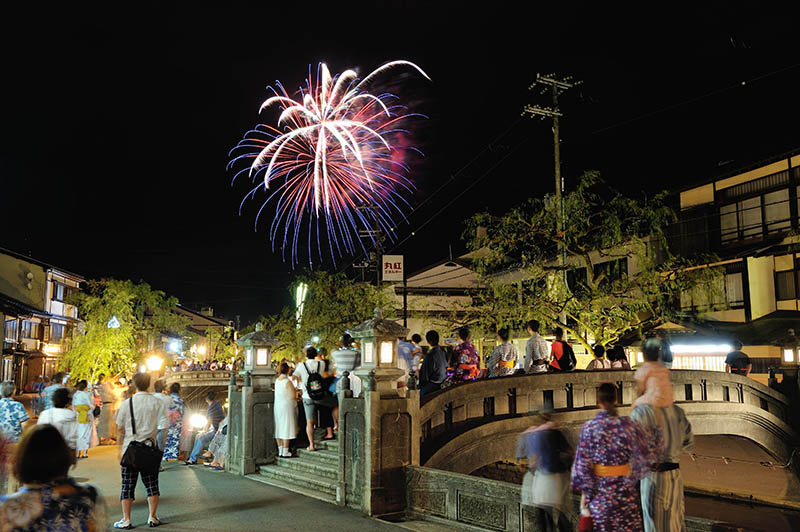 KINOSAKI ONSEN, LA VILLE JAPONAISE DES BAINS