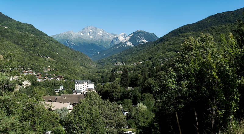 BRIDES-LES-BAINS, LA DESTINATION DE L'ÉTÉ POUR SE REFAIRE UNE SANTÉ 